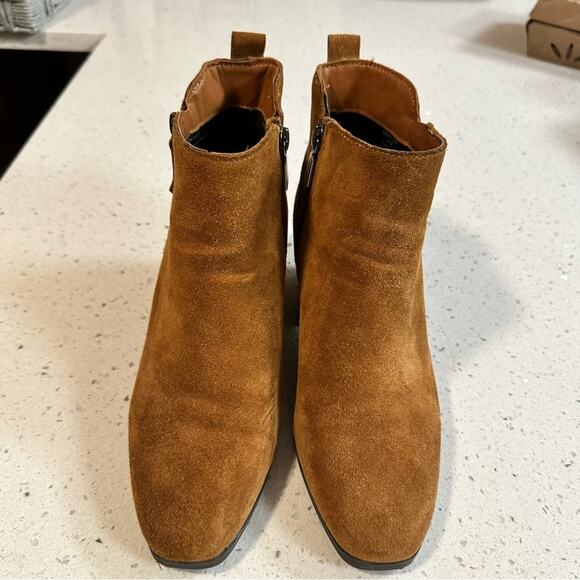 Blondo Waterproof Tan Suede Ankle Boots Booties 2.5” Heel Side Size 9 - Picture 2 of 11